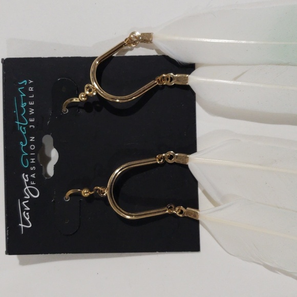 Boho Chic White & Gold Feather 5" Drop Dangle Earrings – Lightweight & Stylish - Picture 6 of 10